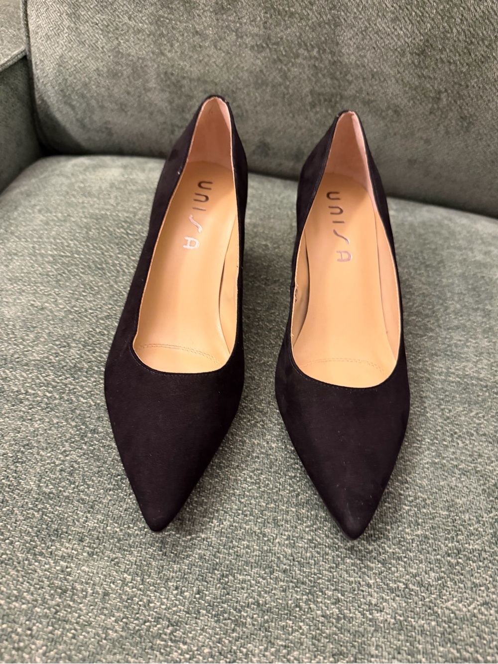 Unisa Black Pointed-Toe Suede Pumps